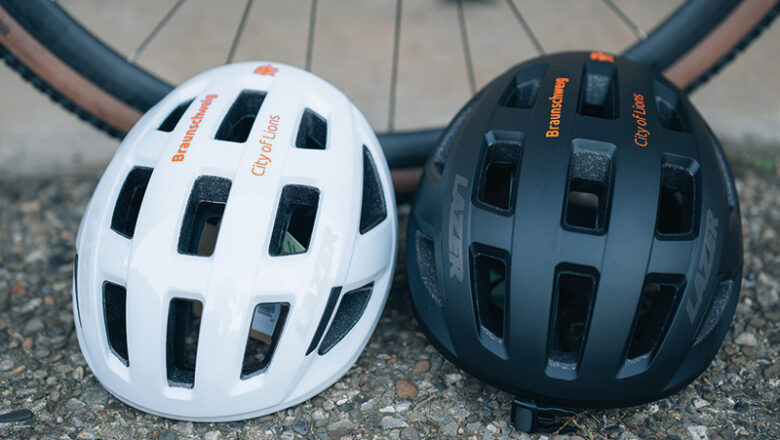 Neue Fahrradhelme und weitere Souvenirs in der Touristinfo